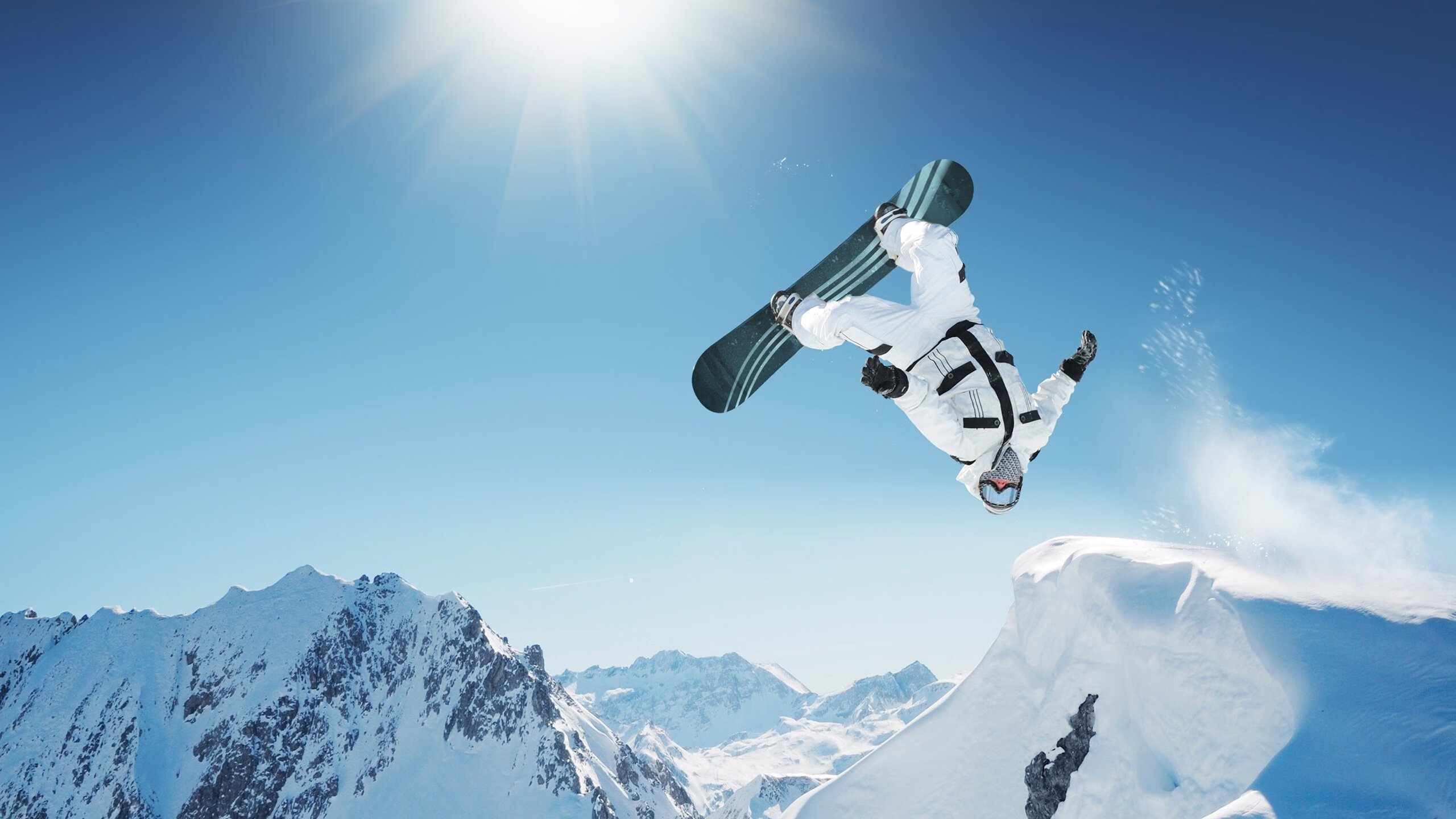 国际水上高空滑索比赛,飞跃山谷的极速体验,高空滑翔索道