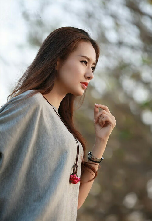 国际水上高空滑索比赛,飞跃山谷的极速体验,高空滑翔索道