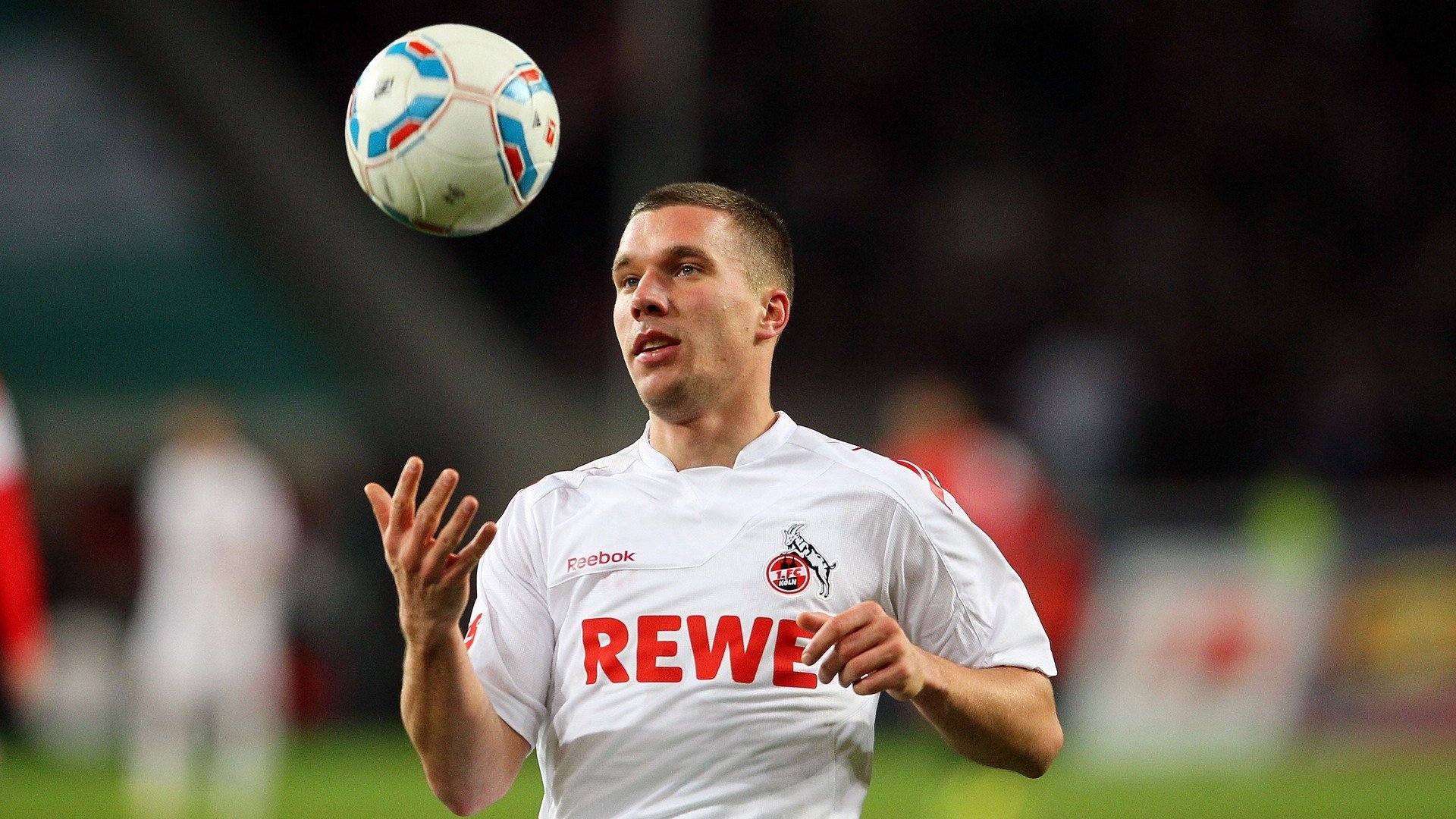 训练场上模拟极端天气条件提升球员抗压与适应能力